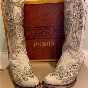 Corral Boots-Size 7 1/2- White - Cross and Wings - Glitter